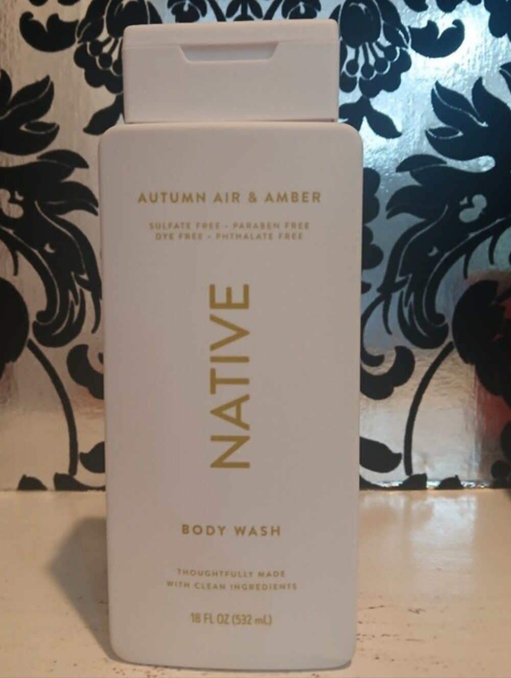 Native Autumn Air & Amber Body Wash - White